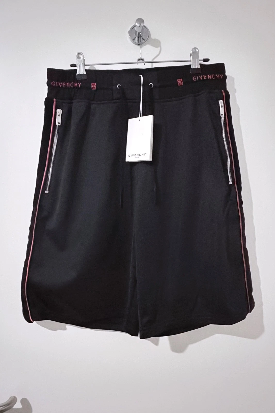 100% Authentic W/Tag Givenchy Black Shorts Size: L
Opens in a new window or tab