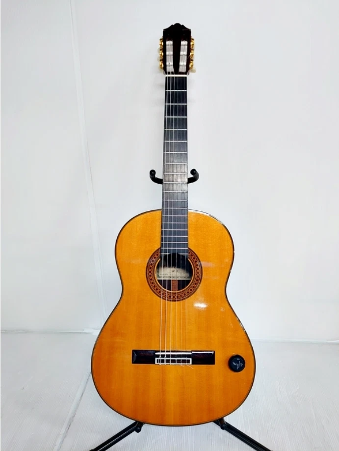 Classical Acoustic Guitar Yamaha Grand Concert GC-31 Natural Color