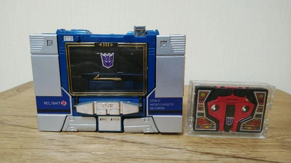 TRANSFORMERS G1 SOUNDWAVE Figure + Parts VINTAGE Takara reprint - Image 2 of 4