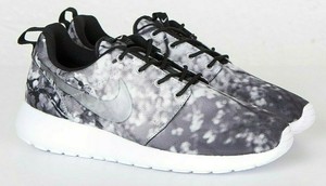 black floral roshe run