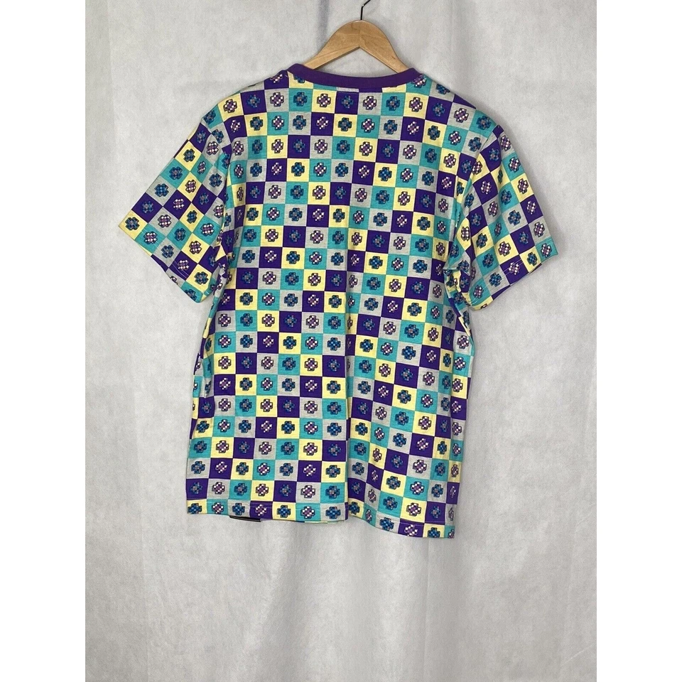 Camiseta Rosa+ Delfín Verde Púrpura Estampado Geométrico Talla Mediana Foto 2 de 4