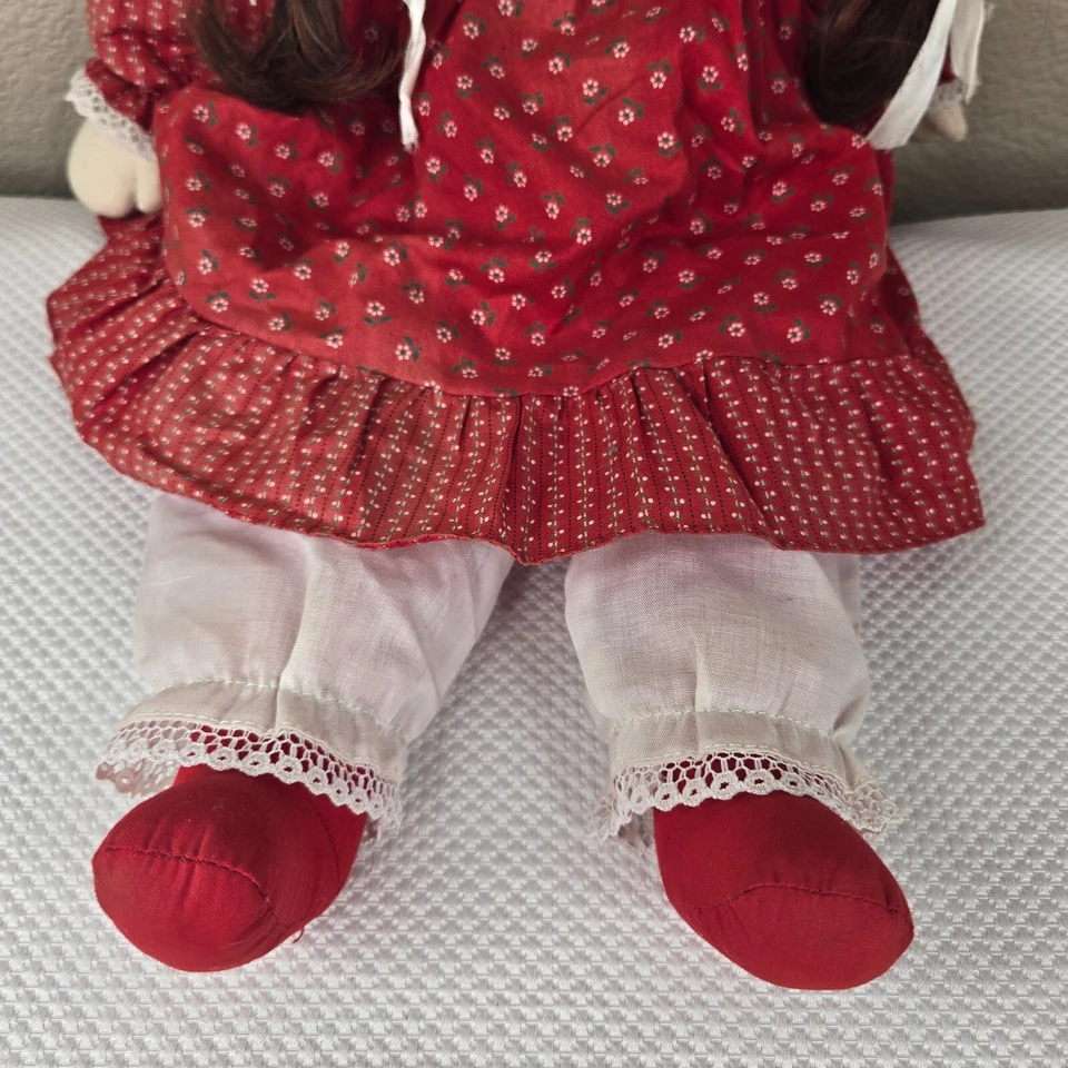 Muñeca de tela Pauline Bjonnes Jacobsen vintage años 80 cara pintada trenzas morenas Foto 3 de 4