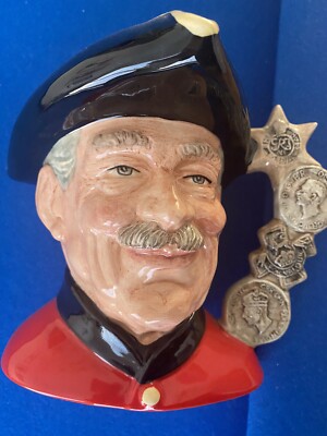 ROYAL DOULTON ' CHELSEA PENSIONER' D6817 CHARACTER JUG 1988