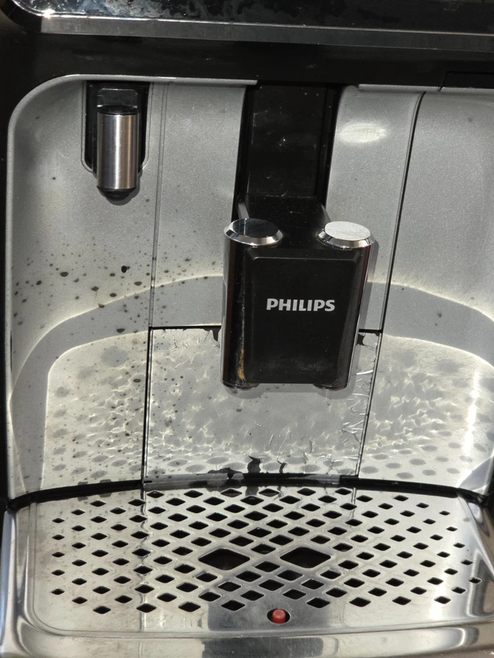 Philips Series 5400 Bean-to-Cup Coffee Machine LatteGo Frother Black/Silver, photo 3 of 3