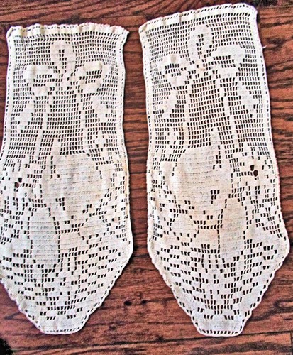 Pair Vtg Doilies  18"  Oval Beige Handmade Figural Lace Kitten In Basket