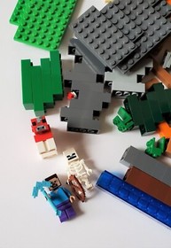 LEGO Minecraft Crafting Box (21116) - 99.8% complete + Box & Instructions