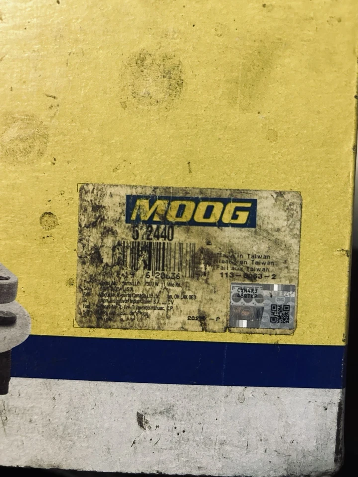 MOOG 2011 GMC Terrain Front Left And Right Wheel Bearing And Hub Assemblies - Image 2 of 3