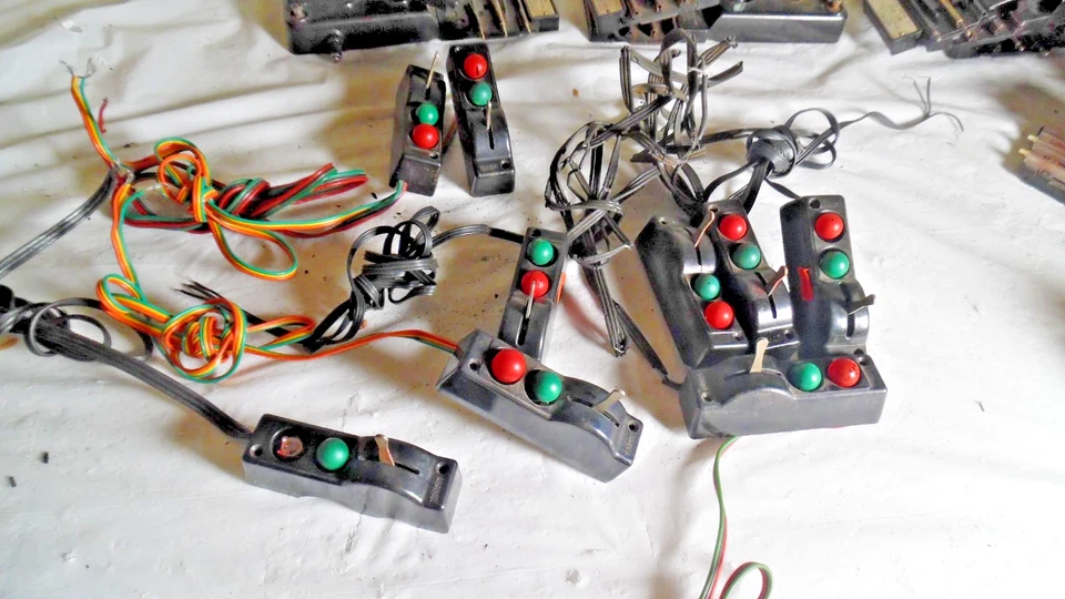 Lionel Vintage/Postwar 022 Remote Switches 7 Left Hand 5 RH total 12 Pcs -As Is - Image 3 of 3