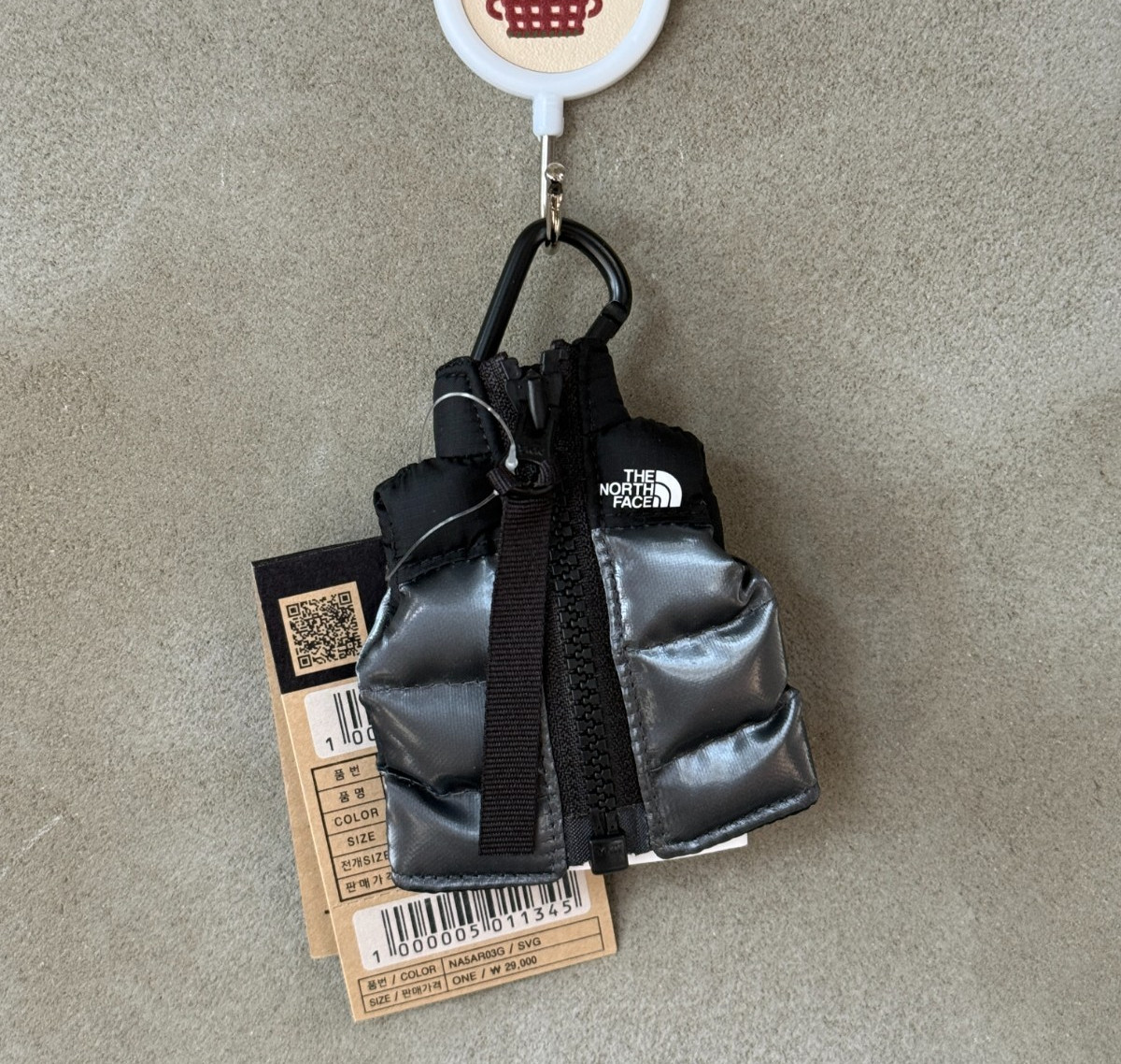 The North Face Nuptse Vest Keyring Bag Keychain Accessory Silver Gray NA5AR03G 8190₽