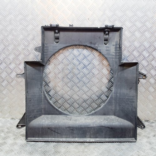 Radiator cooling fan shroud
