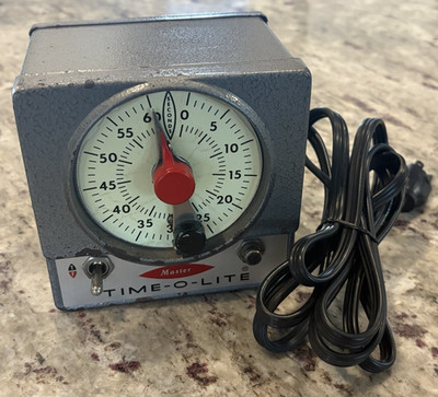 Master Time-O-Lite M-72 Darkroom Timer 60 Second Safelight Tested Working