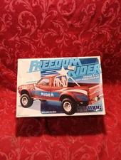 M2C Sealed MPC Freedom Rider Dodge D50 Off-Road Pickup 1-0855 Model 1/25 Kit