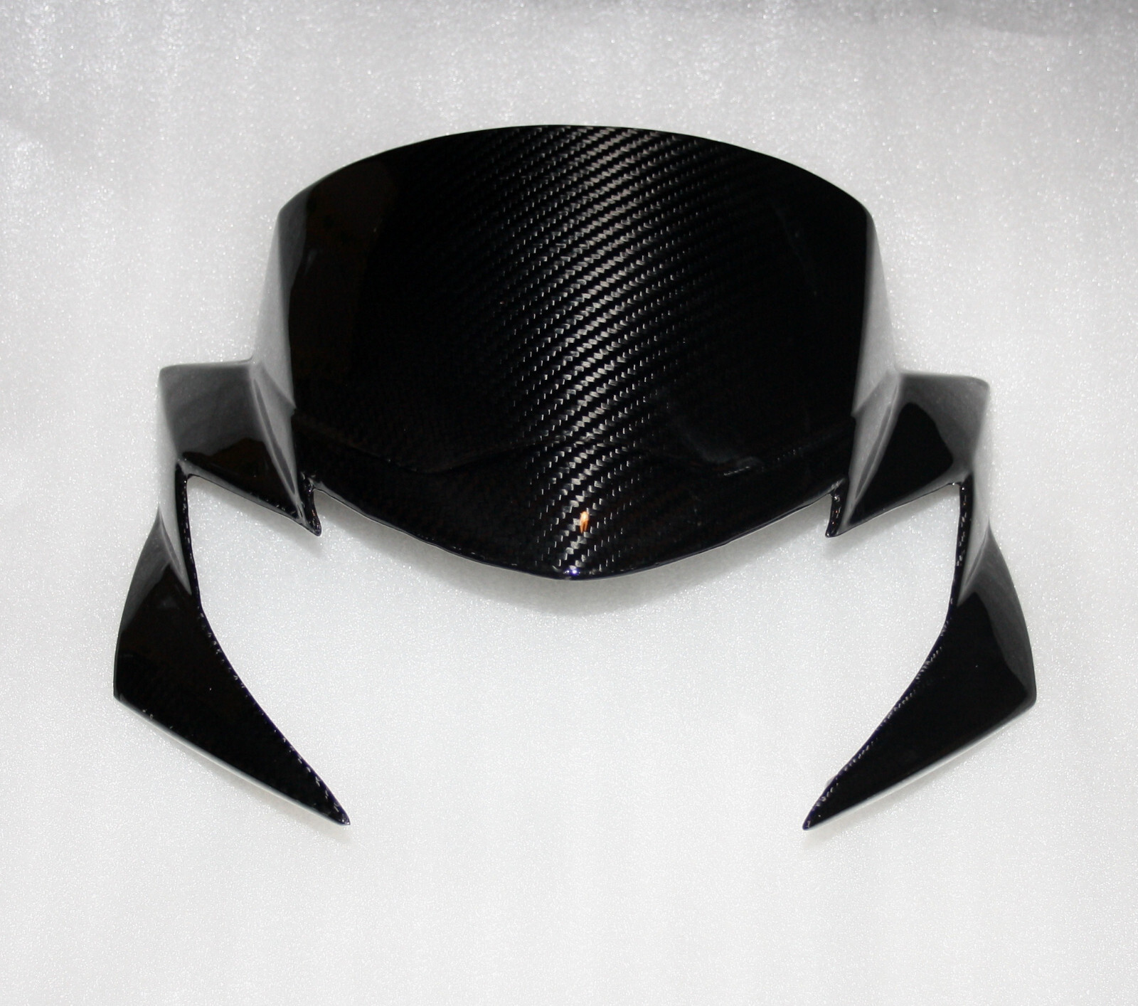 Contour de phare Suzuki GSR 750 en pur carbone tissé pour look racing