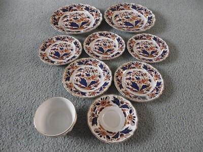 Stände Vintage ''Dovedale'' 2 Speiseteller, 5 Teeteller 1 Untertasse & Zuckerdose.