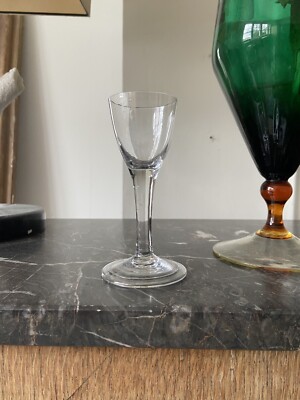Ein holländisches schlichtes Stiel Wein- oder Herzglas aus dem 18. Jahrhundert, um 1740, 13,5 cm