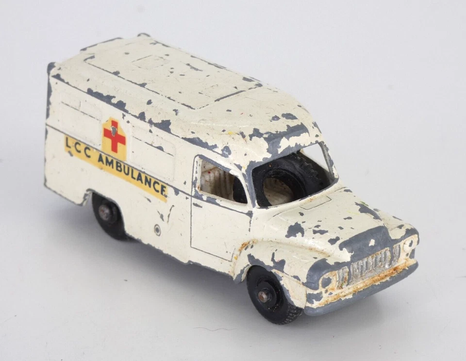 MATCHBOX LESNEY Lomas Ambulancia Bedford Nº 14 Modelo de Coche de Juguete Coleccionable De Colección Foto 3 de 4