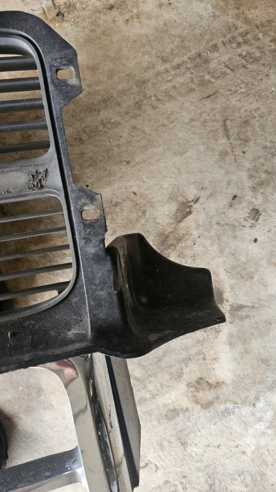 1968 68 Buick Skylark Grille Grill Assembly Complete VGC - Image 2 of 4