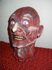 LIFESIZE BLOODY SKINNED SEVERED HEAD HORROR HALLOWEEN PROP DECOR ZOMBIE DISPLAY