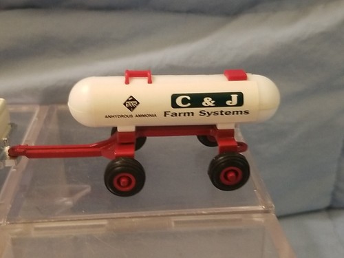 1993 1/64 ERTL Farm Country Ford 4WD Pickup & Ammonia tank C&J Farm Systems - Picture 2 of 8