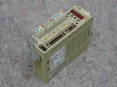 YASKAWA SERVOPACK MODEL SGDM-04ADA-TE3B SGDM  0,4Kw 