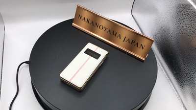 Mode 1 RETRO II フリップフォン Mode 1 RETRO II, a retro flip smartphone with modern specs