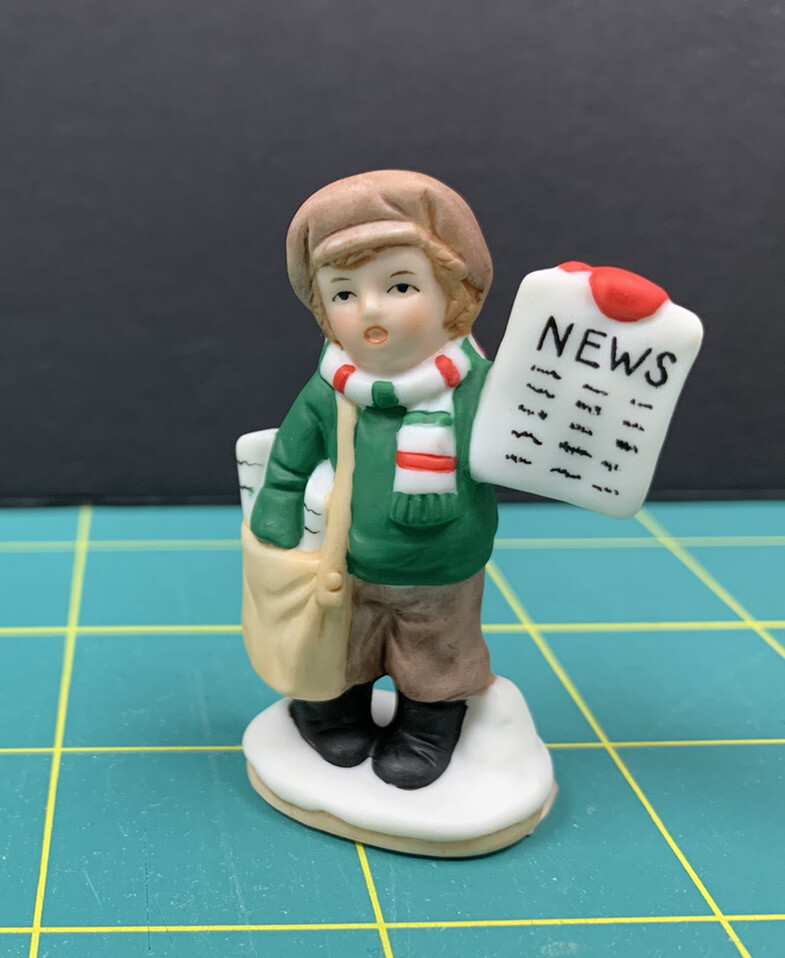 Vintage Lefton Colonial Village Figurine newspaper Boy 06546 c 1987 NOS