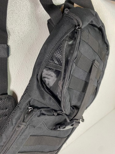 Unigear 88 Oz Hydration Backpack Hiking Camping Fishing Black - Picture 4 of 7