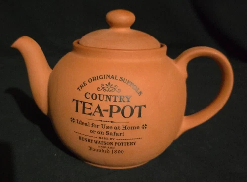 Henry Watson The Original Suffolk England Country Teapot - 8 3/4" x 5 1/2" x 6"