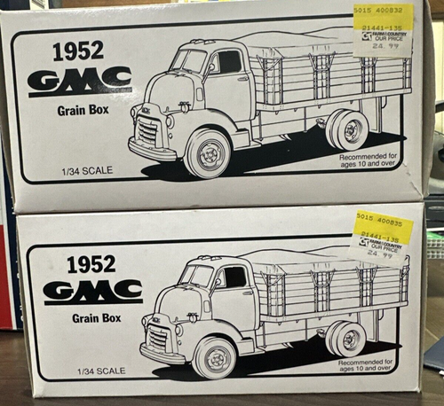 First Gear 1952 GMC Grain Box Truck Farm & Country Central Tractor 19-1646 1/34 - Picture 2 of 4