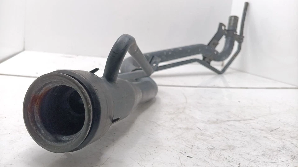 Tubo de manguera de cuello de llenado de combustible 1996 97 98 99 00 Toyota 4 Runner 4Runner Foto 3 de 4