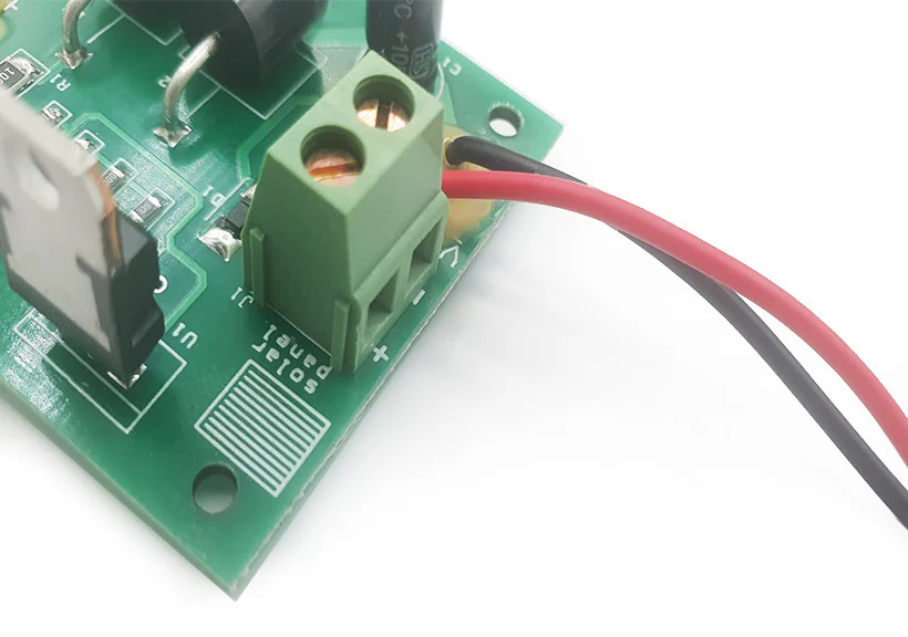 Module Chargeur de Batterie CMBAT 2.0 Ducati avec Gestion Automatique