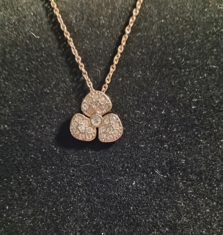 Gold Tone Flower Pendant Necklace W/Rhinestones 18 Inches Long