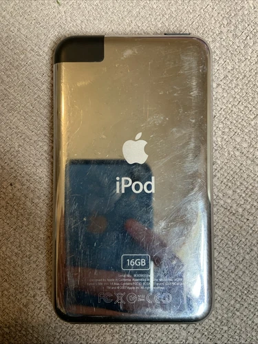 Apple iPod Touch 1st Generation Black, 16GB - Picture 2 of 3