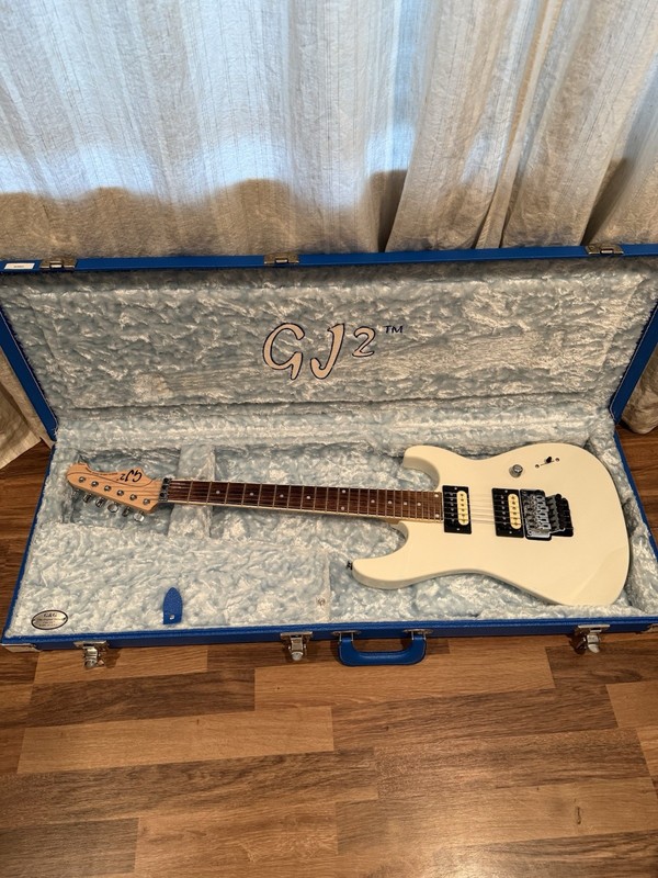 GJ2 USA Shredder 24.75 5 Way Super Strat! Deluxe Hard Shell Case. Excellent