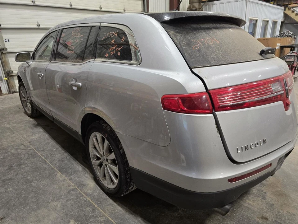 10 - 12 LINCOLN MKT Radiator  E839271 — 第 3/4 张图片
