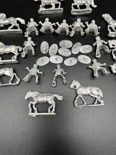 Gripping Beast Historical Mini 28mm Calvary Lot Of 10 Chainmail Shields Loose - Picture 5 of 10