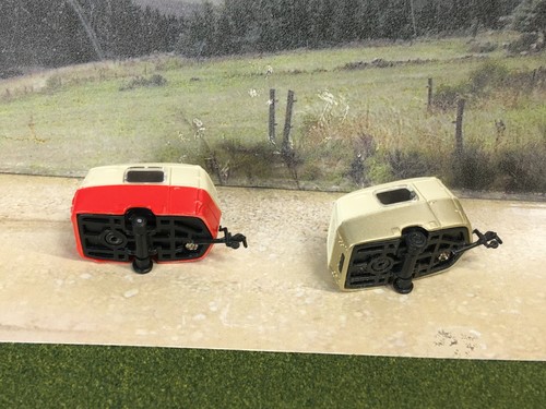 HO SCALE 1/87 - TWO (2) CARAVAN CAMPER TRAILERS - 1 RED & 1 GOLD - Picture 5 of 5
