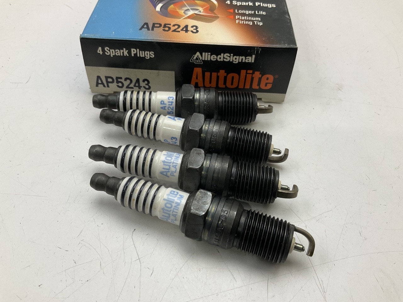 4 Autolite AP5243 Igniton Spark Plugs - Platinum