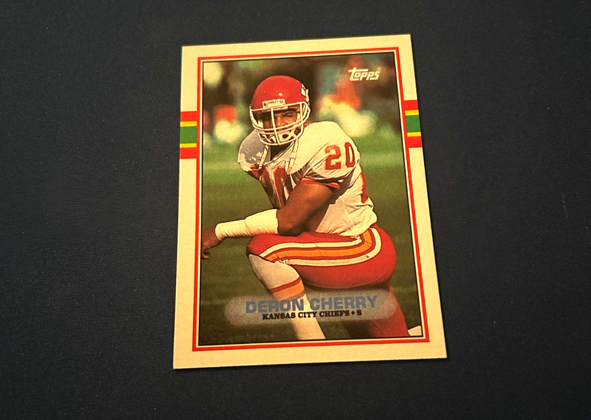 1989 Topps Football Deron Cherry #352 Set Break NM