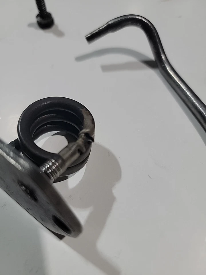 Ford 351M-400 2150 1977-79 2bl estrangulador estufa calentador tubo/pernos bobina de calor está rota Foto 2 de 4