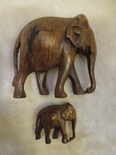 Elefanten. Holzgeschnitzt. Handarbeit. 2 Stück.