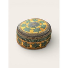 Embroidered men's Kufi skull Muslim prayer hat.