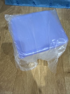 Original Tupperware FridgeSmart 4 1/2 Cup Vented Container 0691  Blue Brand New