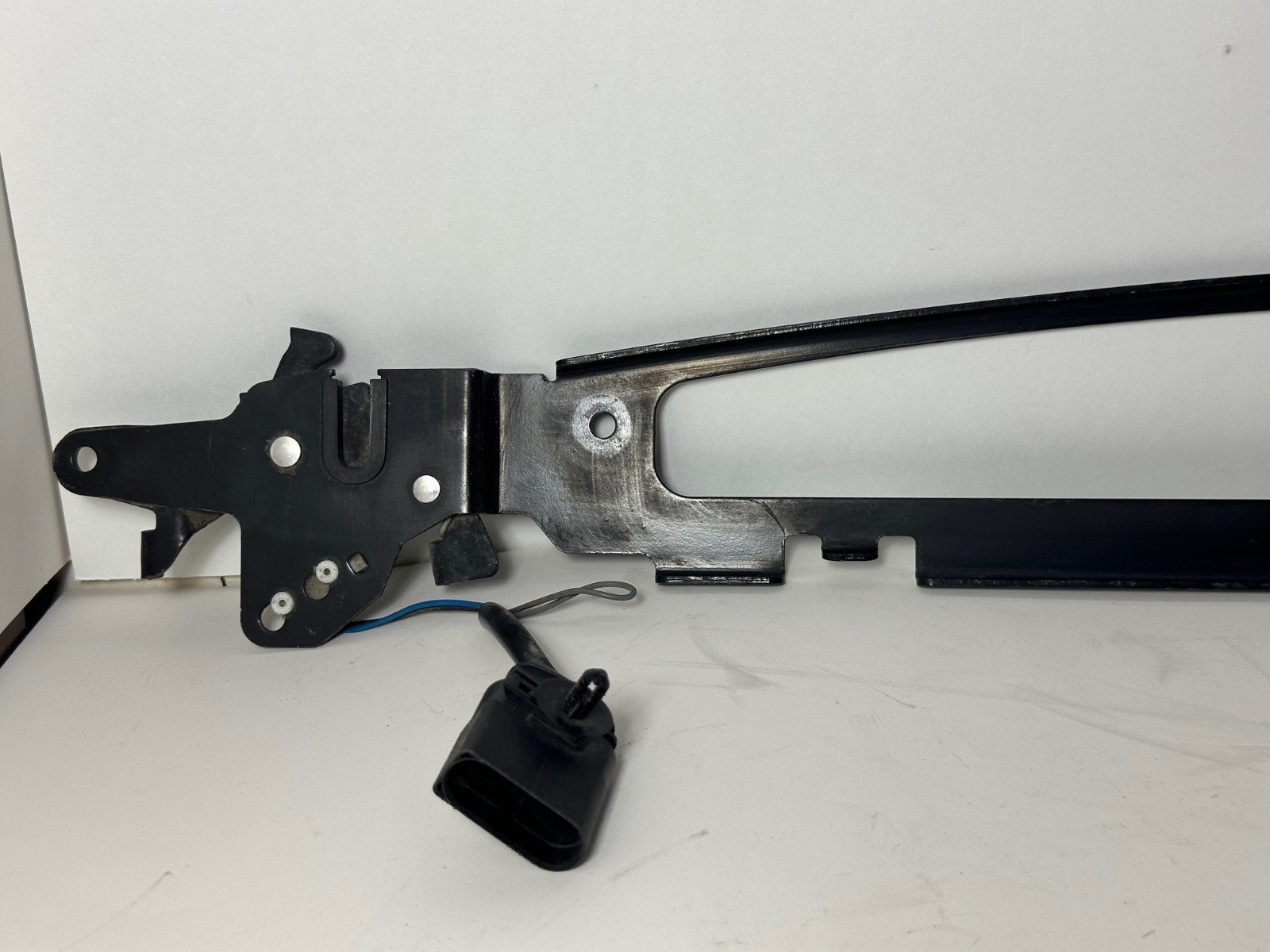 2006 - 2018 BENTLEY CONTINENTAL FRONT HOOD BONNET LOCK LATCH 3W0823509K OEM