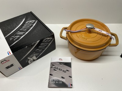 Staub La Cocotte 22 cm rund Gusseisen Cocotte Senf selten 2,6L BRANDNEU Box