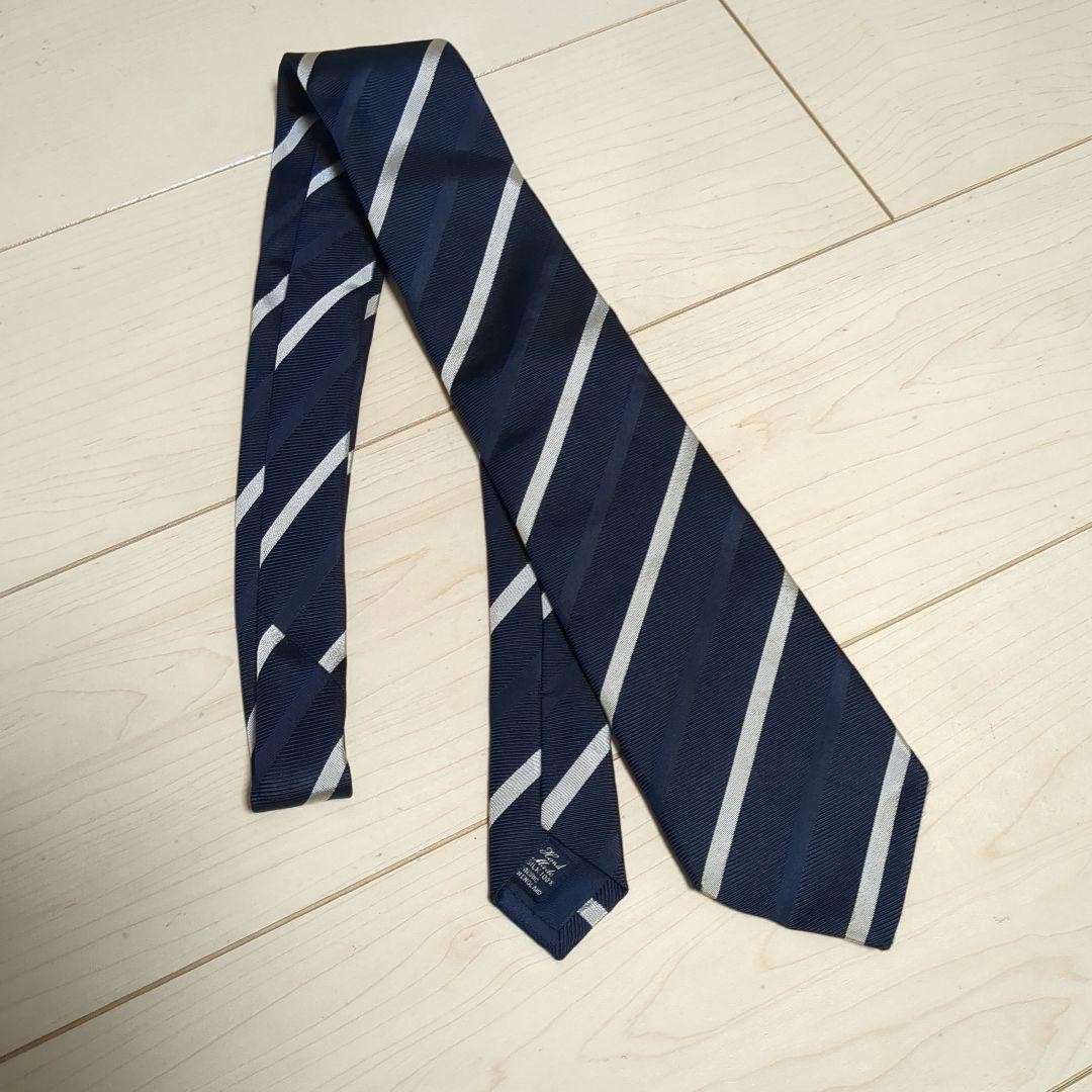 Drake's Necktie Tie Navy All over Striped pattern Handmade in England 100% Silk