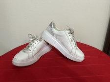 UGG Women's Scape Leather White Platform Lace Up Low Top Sneakers Shoes Size 10