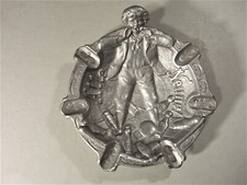 ALLE NEUNE um 1900 Kegeln Bowling Relief Aschenbecher, Metall -/ Alu Guss Ascher