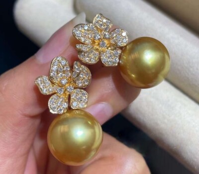 Aurora Chakin 15mm south sea pearl earrings G18K  Diamond E VS
