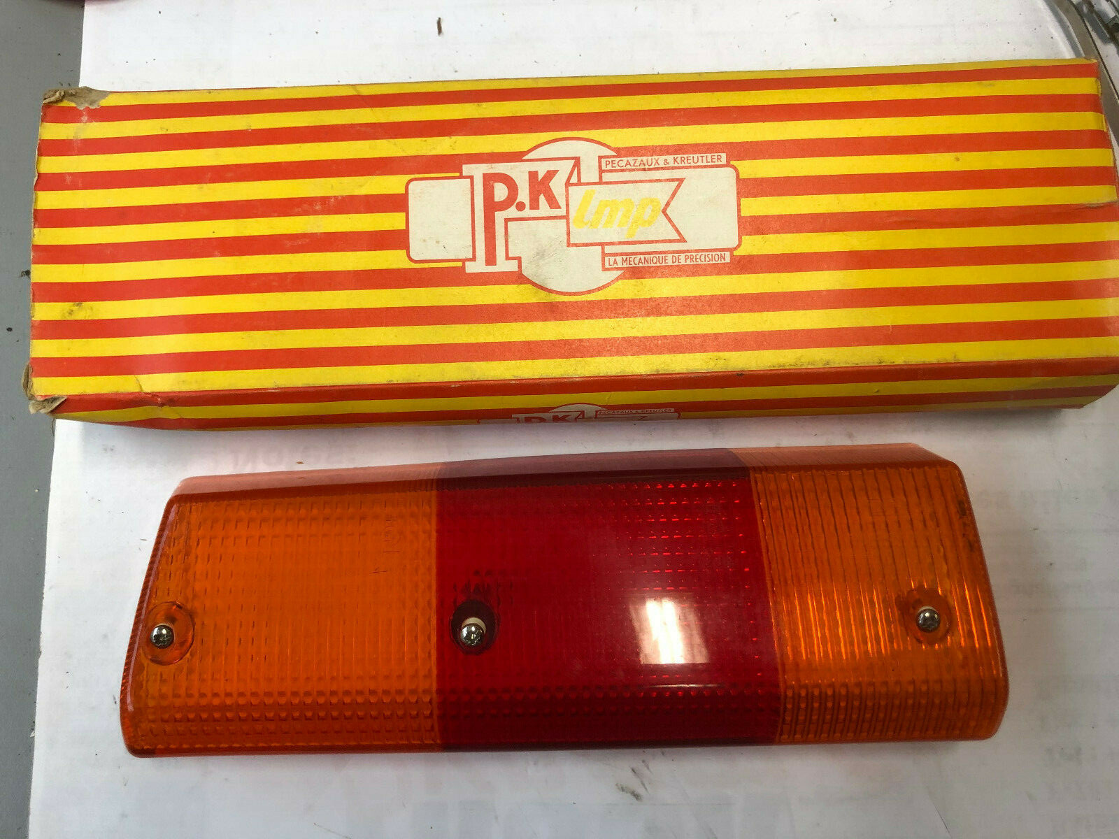 Cabochon feu arrière gauche pour réparer optique fissurée de Renault R15 R17